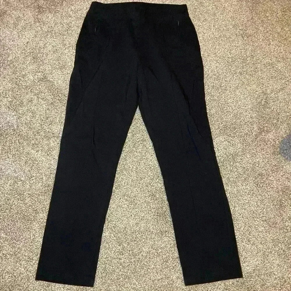 DKNY Black Ponte Pant. Side zippered pockets, raised seam down front. Size 10 - Picture 1 of 6